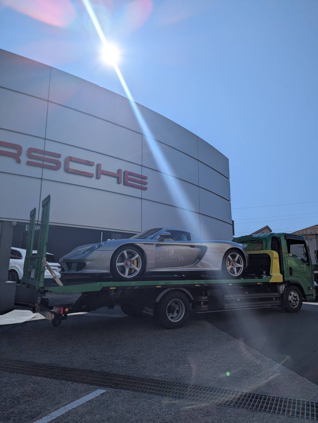 Porsche Carrera GT on transport